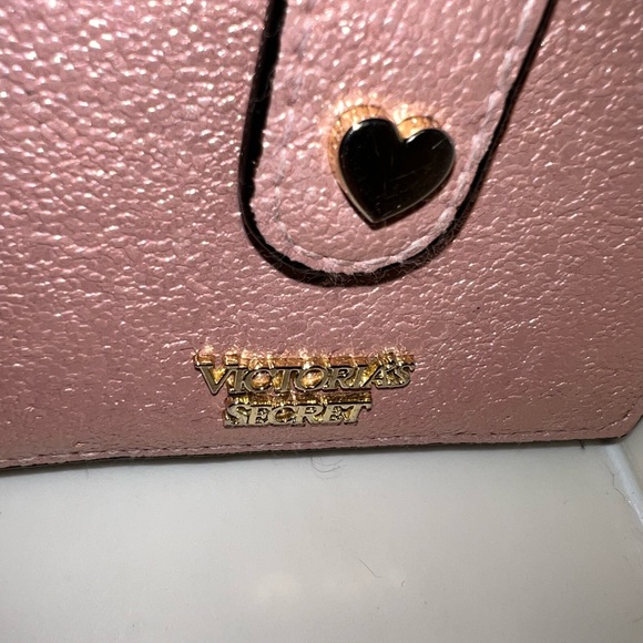 ❌SOLD❌ Victoria’s Secret BUNDLE - accordion card holder & Blush pink gray scarf - Picture 12 of 16